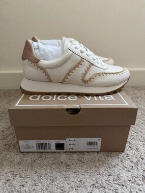 Dolce Vita Ayita White Leather Sneakers Size 7 | Neutral Stitch Lace-Up Casual